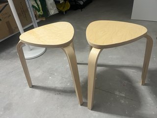 Mesa de cocina con 2 taburetes