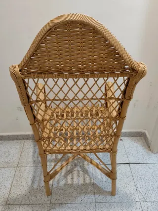 Dos sillas de mimbre estilo victoriano