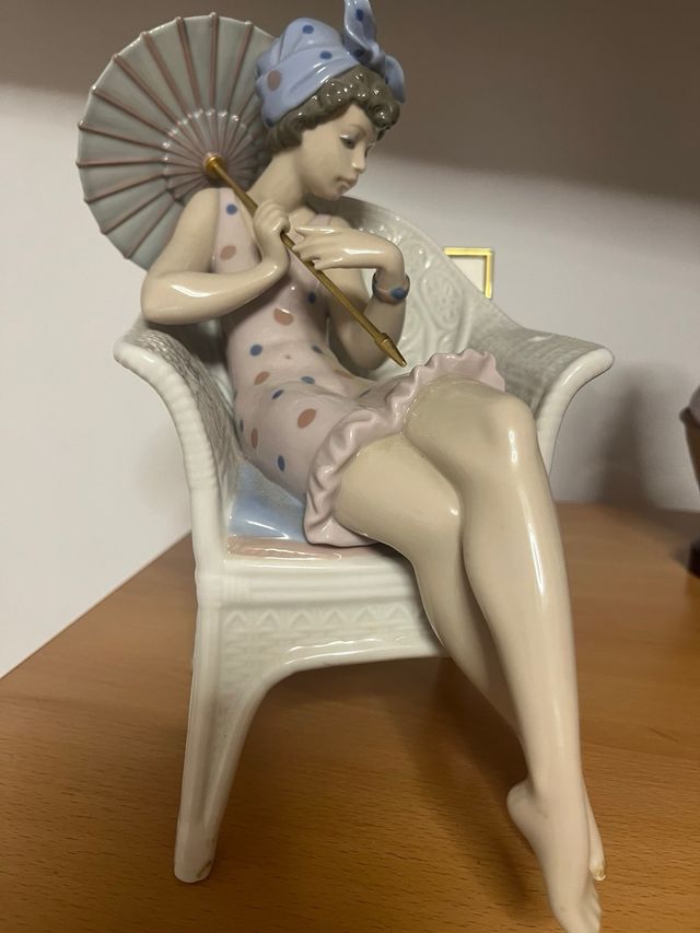 Figura Lladró Silla Sombrilla Mujer