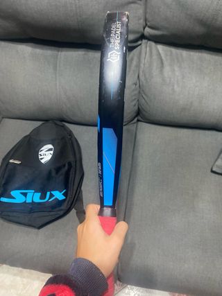 Pala Bullpadel Raider y Paletero Siux