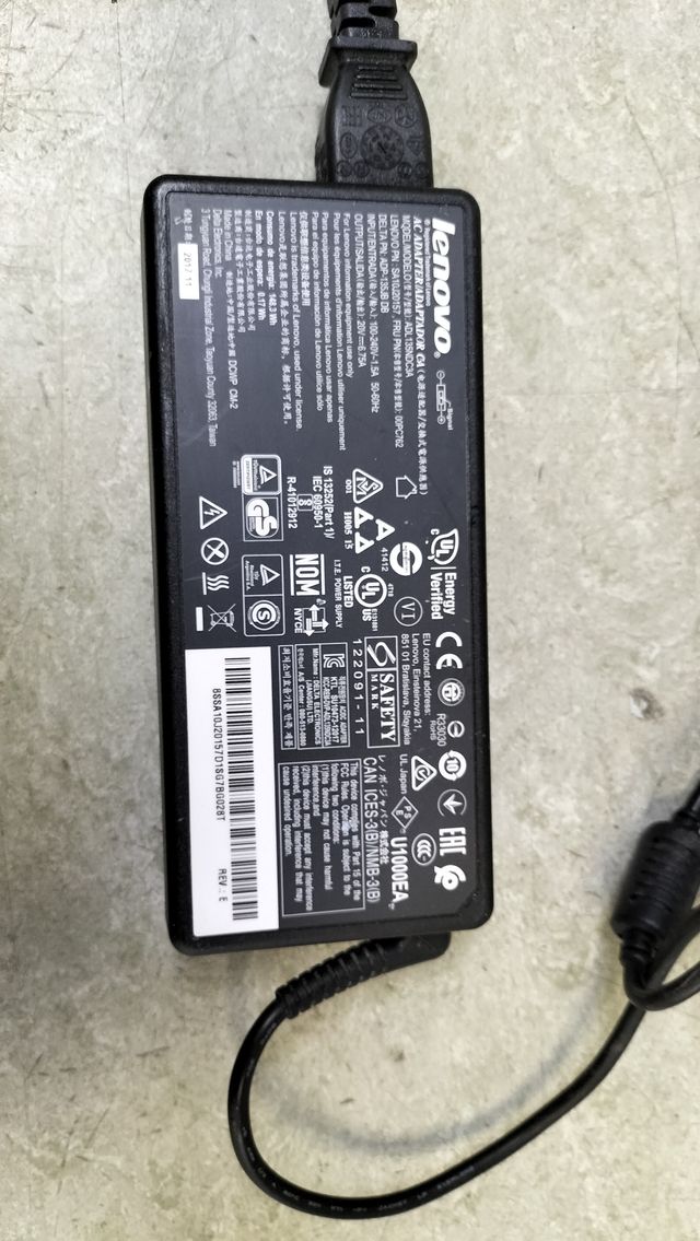 Monitor Lenovo ThinkVision 21.5" + Cargador