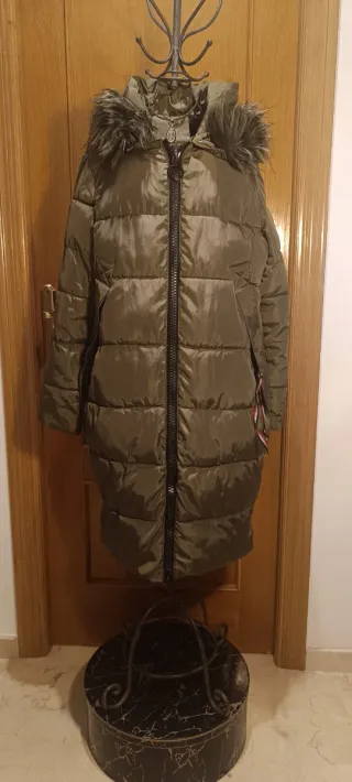 Abrigo plumífero largo verde