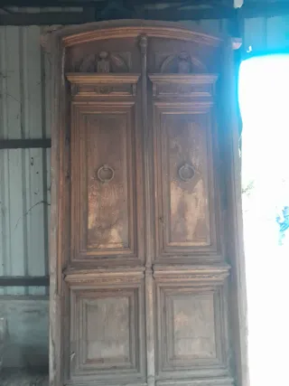 Puerta señorial madera noble