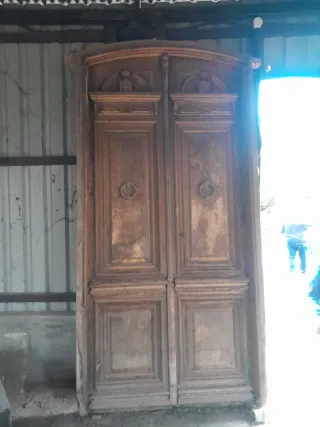 Puerta señorial madera noble