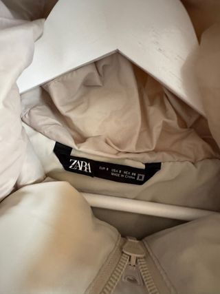 Abrigo plumas. Zara Beige con Capucha. 