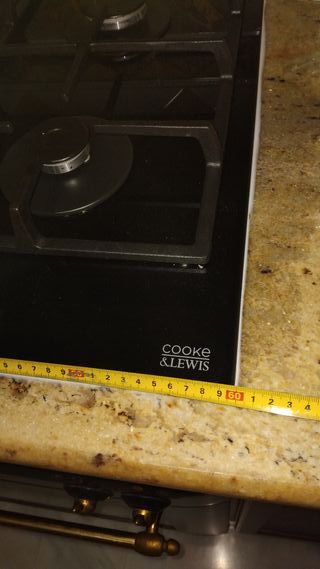 Hornilla de gas butano y ciudad