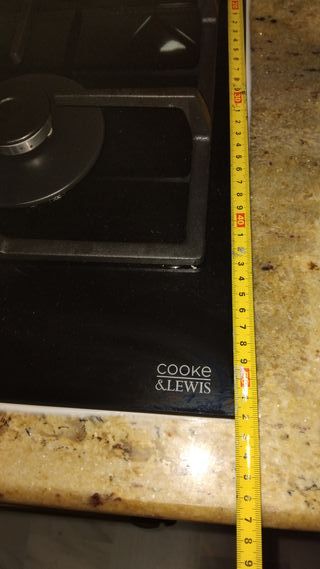 Hornilla de gas butano y ciudad