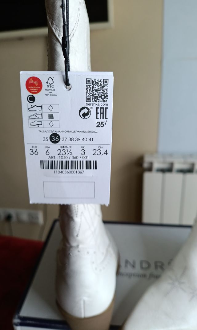 Botas camperas blancas bordado estrellas T.36