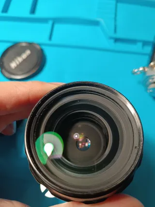 Cámara Nikon F Plata y Negra y dos lentes