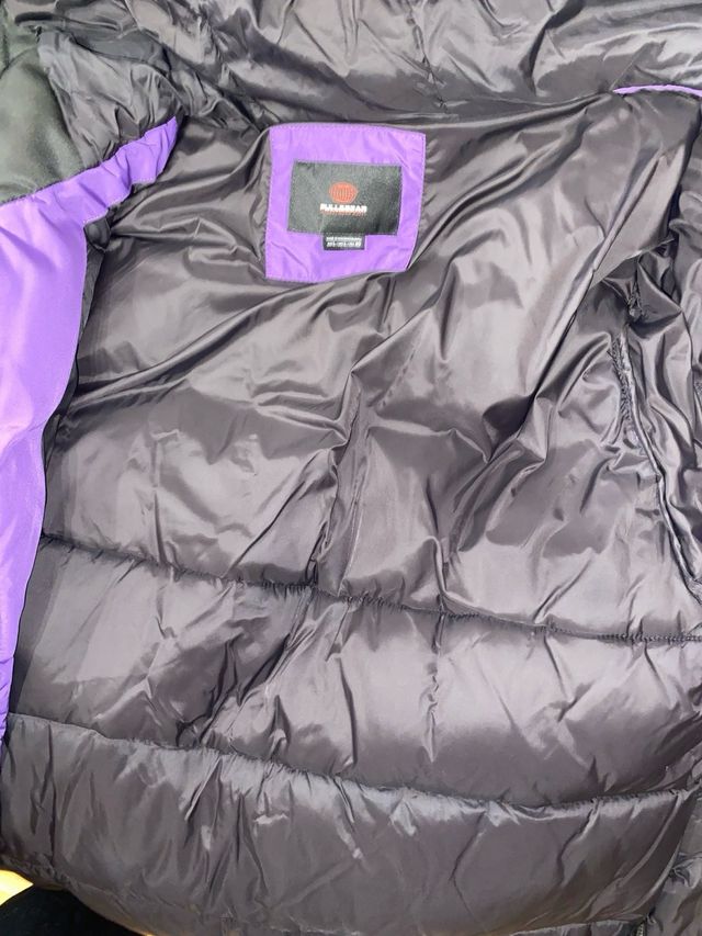 Abrigo Pull&Bear morado y negro (Stwd)