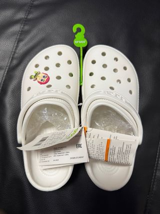 Crocs Blancas Talla 36 con Jibbitz