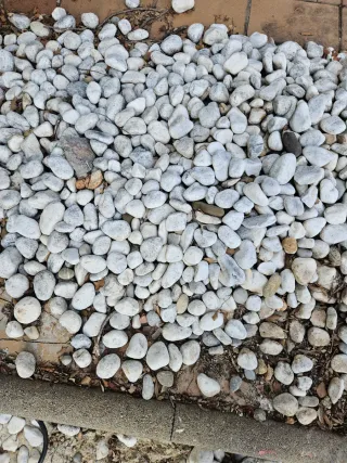 Cantos rodados blancos