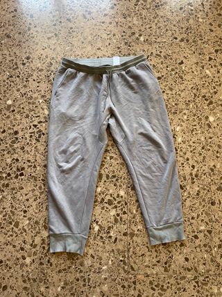 Pantalón Adidas Gris