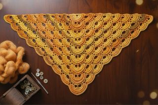 Chal triangular ganchillo hecho a mano