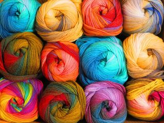 Chal triangular ganchillo hecho a mano