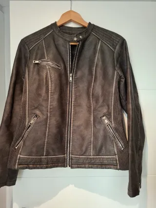 Chaqueta efecto piel marrón
