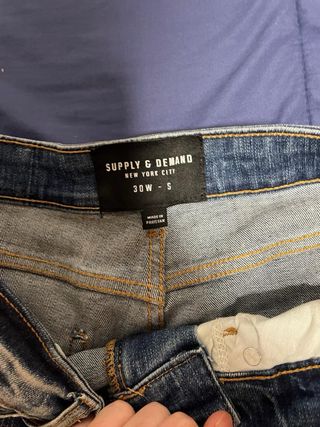 Pantalones vaqueros desgastados