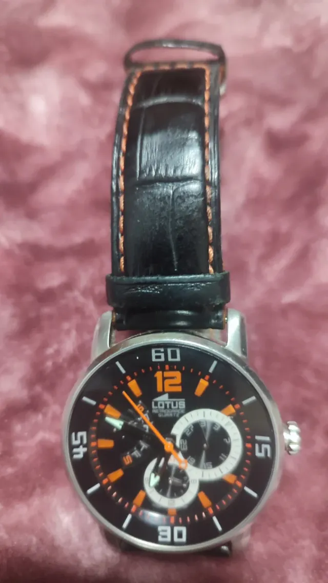Reloj Lotus Negro y Naranja