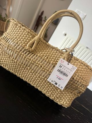 Bolso Zara tejido con pompones