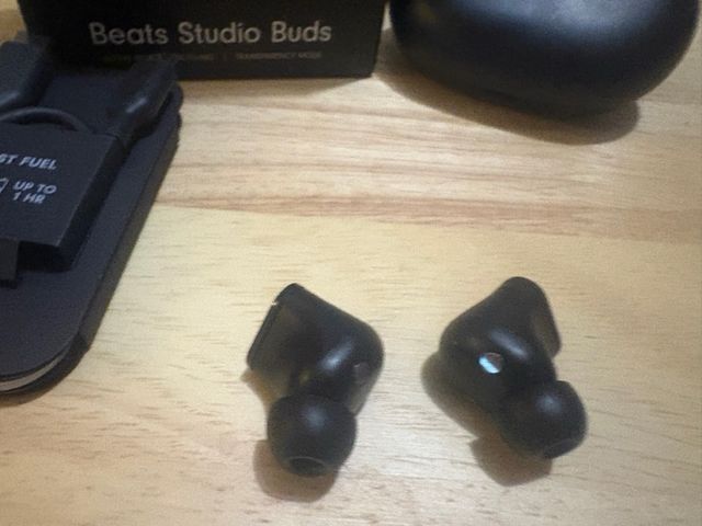 Beats Studio Buds Negros