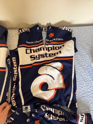 Equipación Ciclismo Champion System