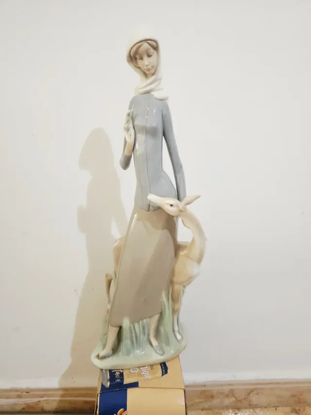 Figura Lladro Mujer con Ciervo
No Wallapay ver fot