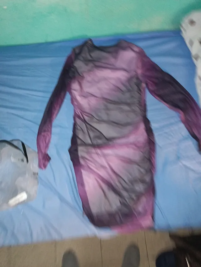 Vestido de malla morado y negro