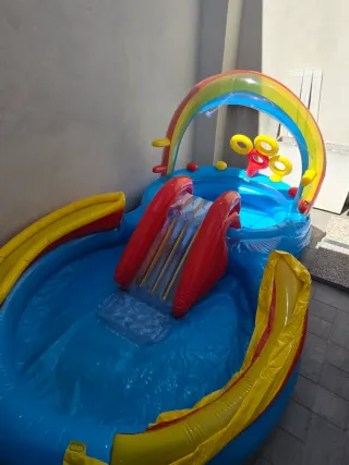 Piscina gonfiabile arcobaleno per bambini