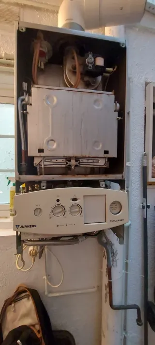 Tecnico//Reparación calderas calentadores termos