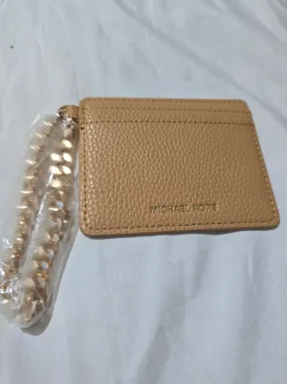 Michael Kors Tarjetero con Cadena Dorada