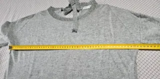 Jersey gris con lazo en espalda