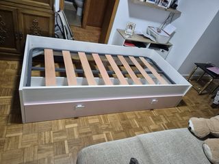 Cama infantil con cajones