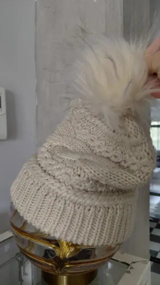 Gorro de lana con pompón