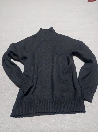 Jersey negro cuello alto