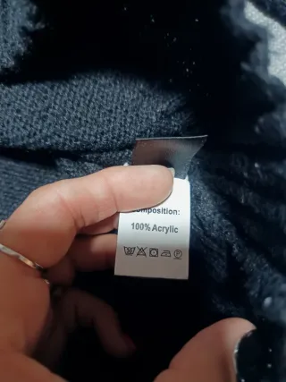 Jersey negro cuello alto