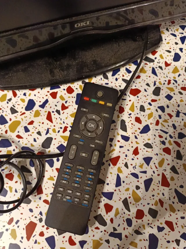 Televisión OKI 22 FHI Negra