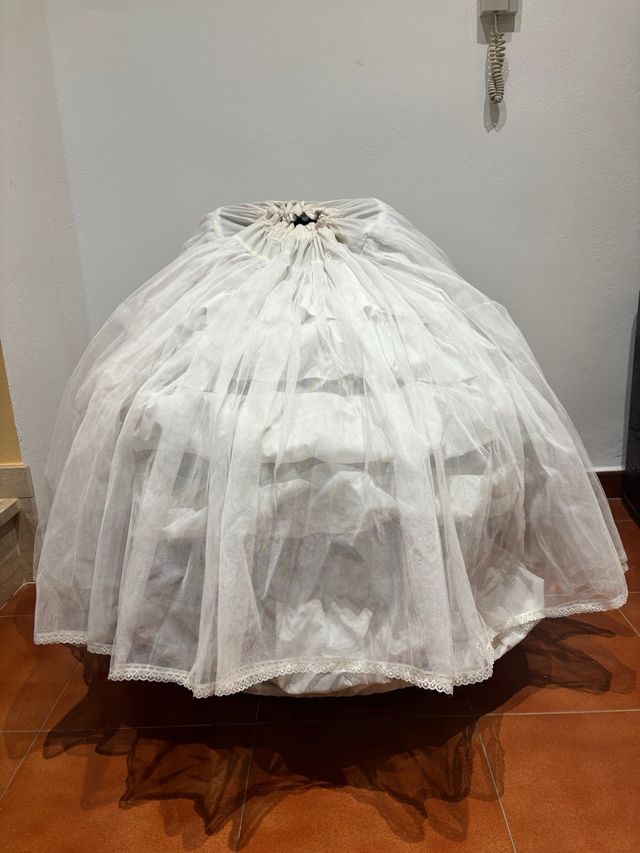 Cancán blanco de tul y volantes