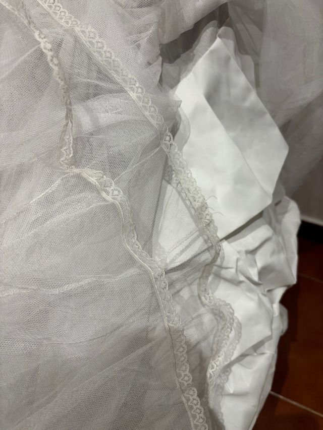 Cancán blanco de tul y volantes