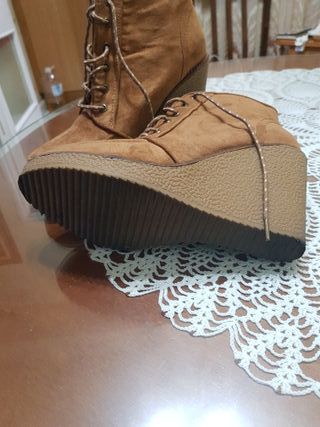 Botines marrones con cordones