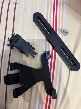 Tablet SK8 7 HD con supporto per auto