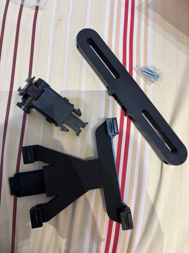 Tablet SK8 7 HD con supporto per auto