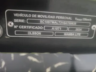 Patinete eléctrico verde lo vendo por motivos pers