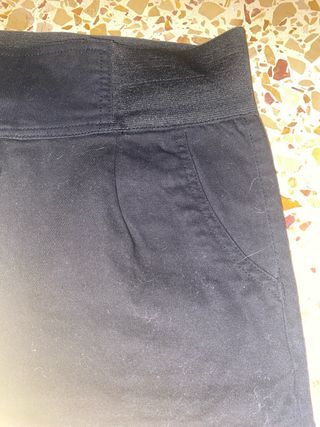 Falda vaquera corta negra con bolsillo