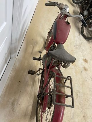 Moto Clásica Villof Roja