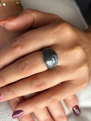 Anello nero effetto marmorizzato