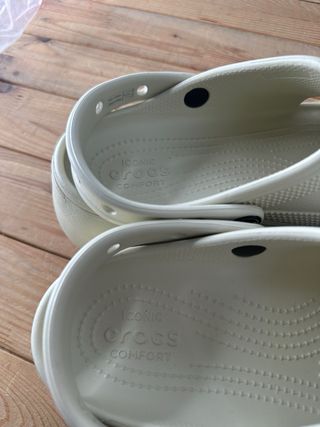 Crocs Classic Clog Talla 41-42 Beige