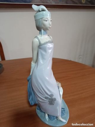 Lladro Figura Porcelana Mujer Años 20