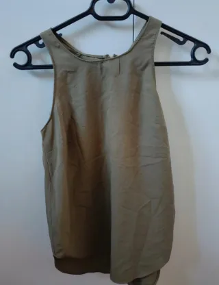 Blusa Stradivarius verde militar Talla S