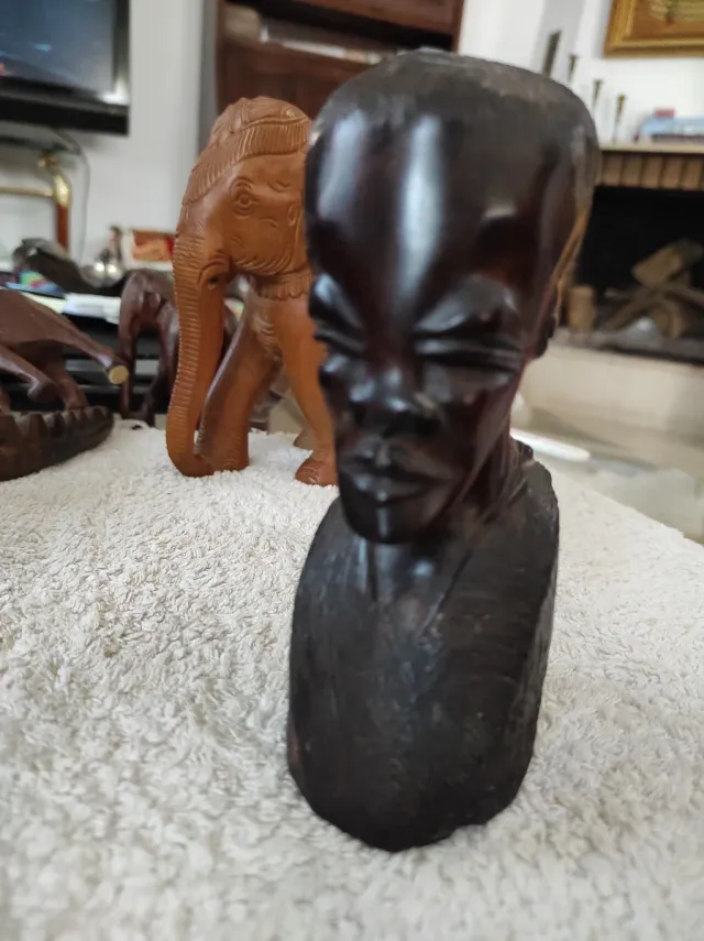 Figura antigua tallada en madera de ébano