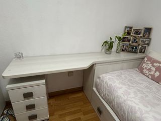 Escritorio, Cama con Cajones y Zapatero